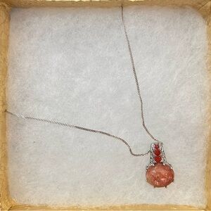 Orange detailed necklace